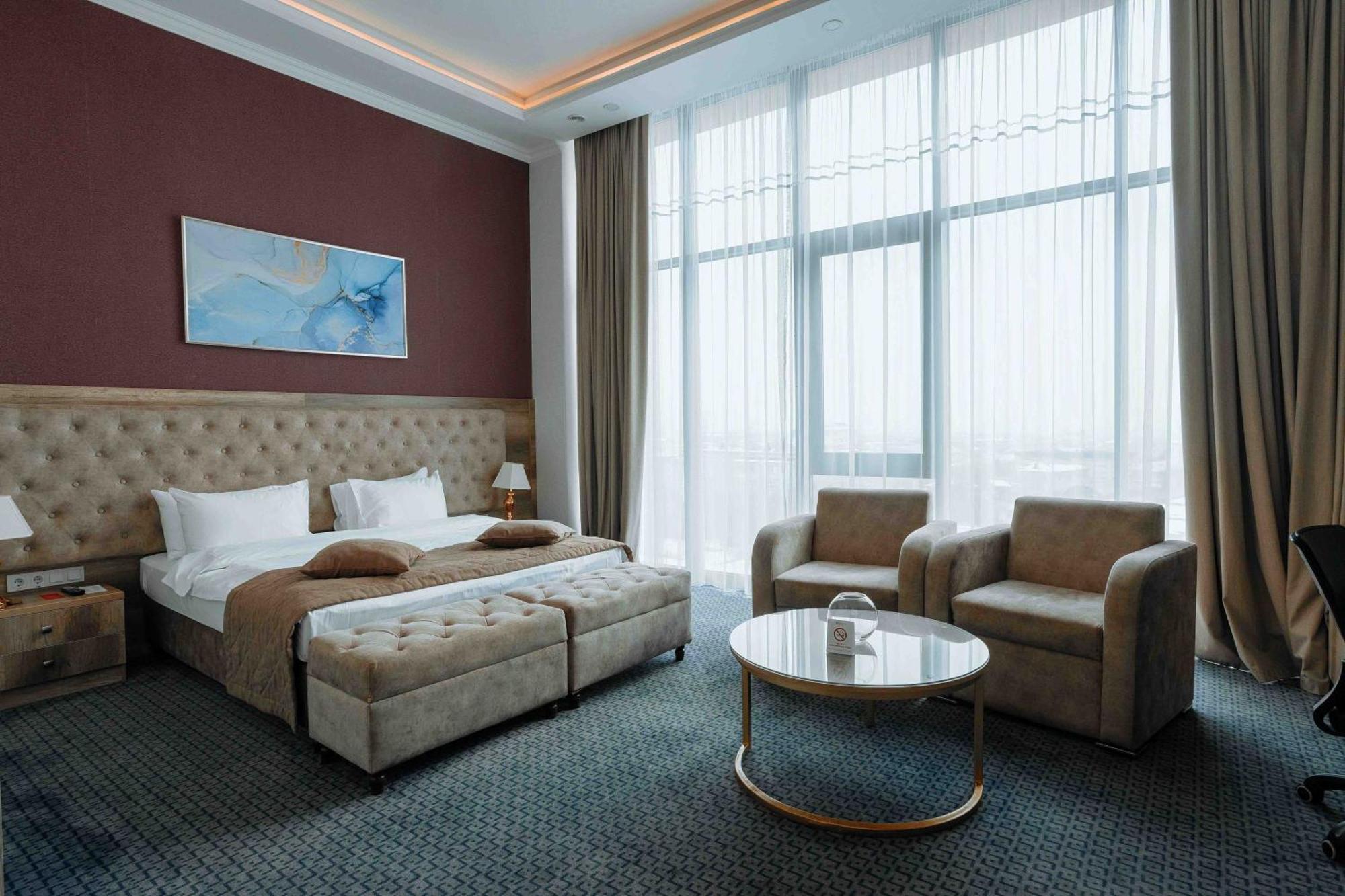 Ramada By Wyndham Shymkent Hotell Eksteriør bilde