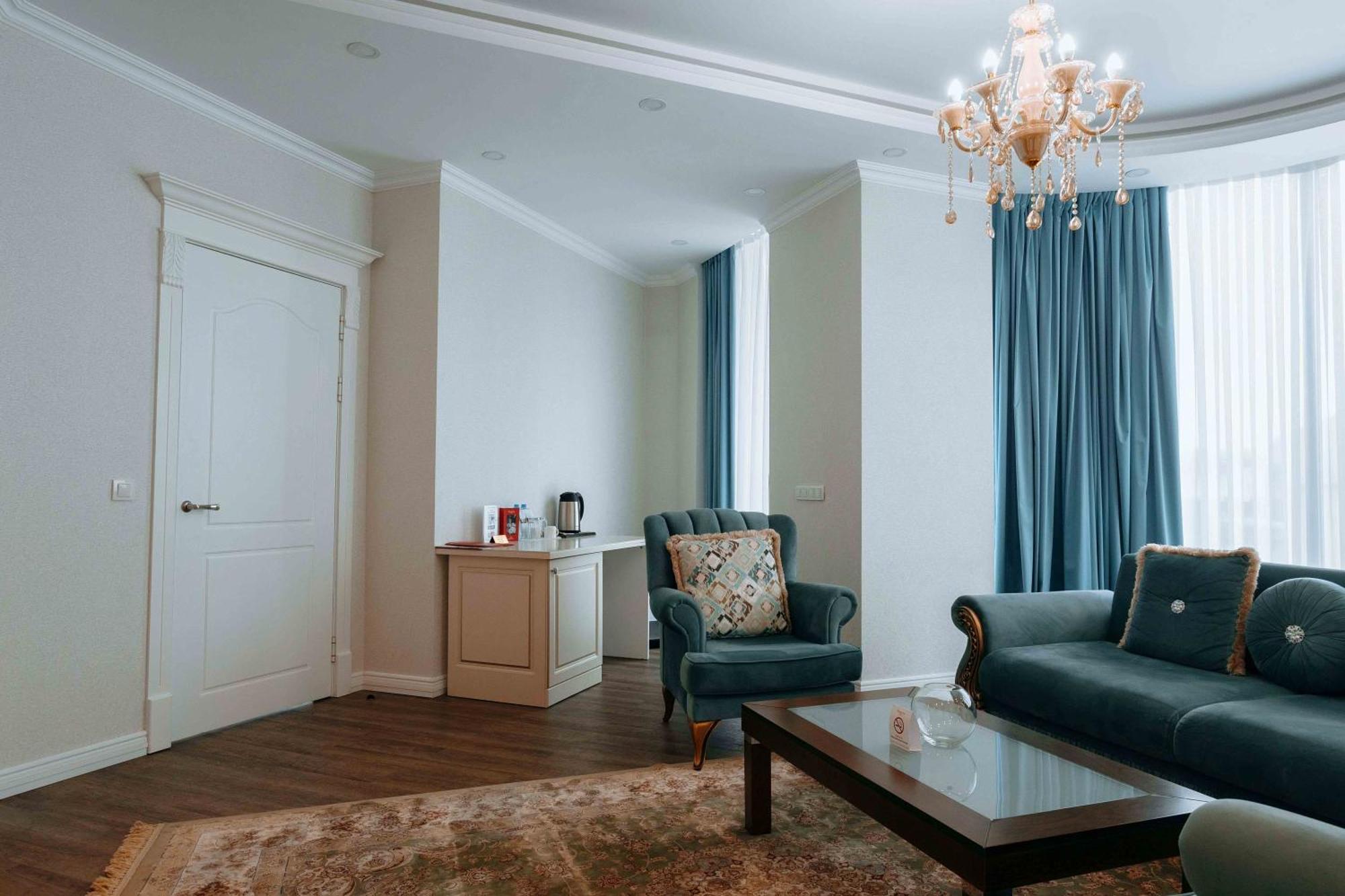Ramada By Wyndham Shymkent Hotell Eksteriør bilde