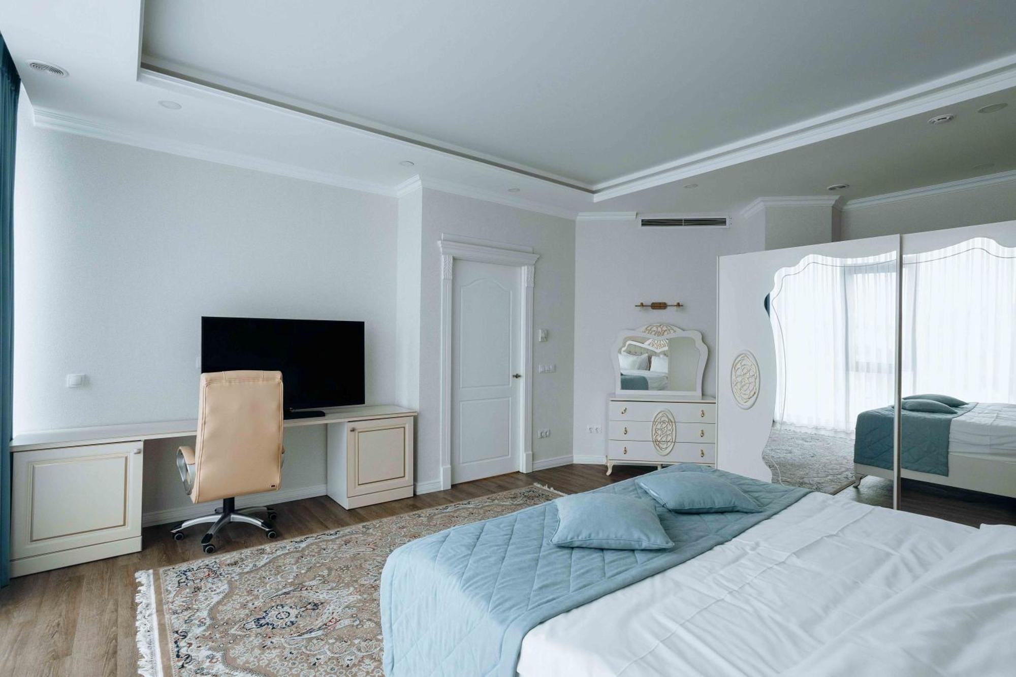 Ramada By Wyndham Shymkent Hotell Eksteriør bilde