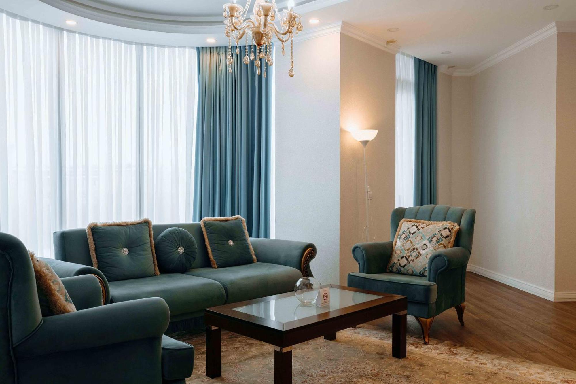 Ramada By Wyndham Shymkent Hotell Eksteriør bilde