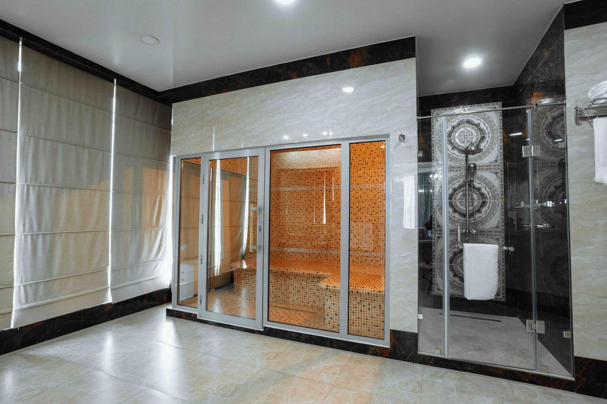 Ramada By Wyndham Shymkent Hotell Eksteriør bilde