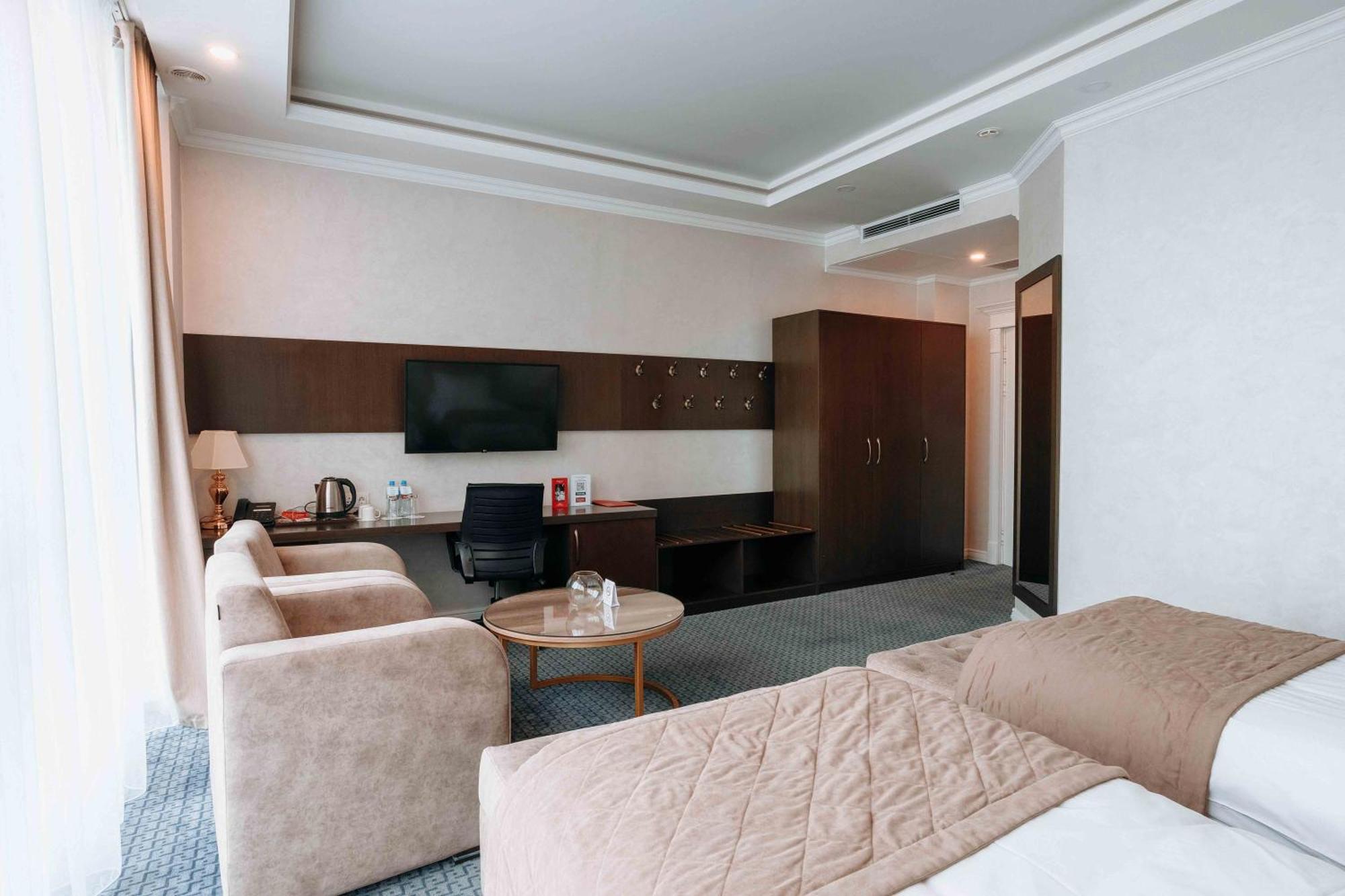 Ramada By Wyndham Shymkent Hotell Eksteriør bilde