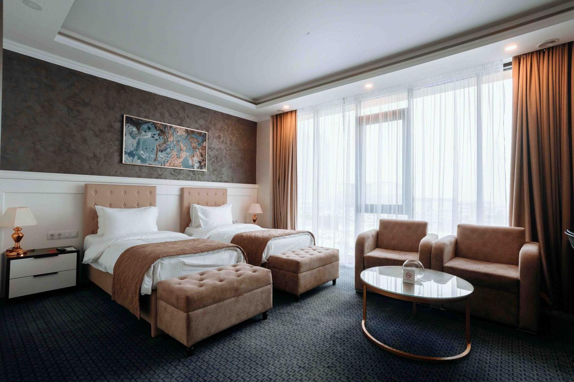 Ramada By Wyndham Shymkent Hotell Eksteriør bilde