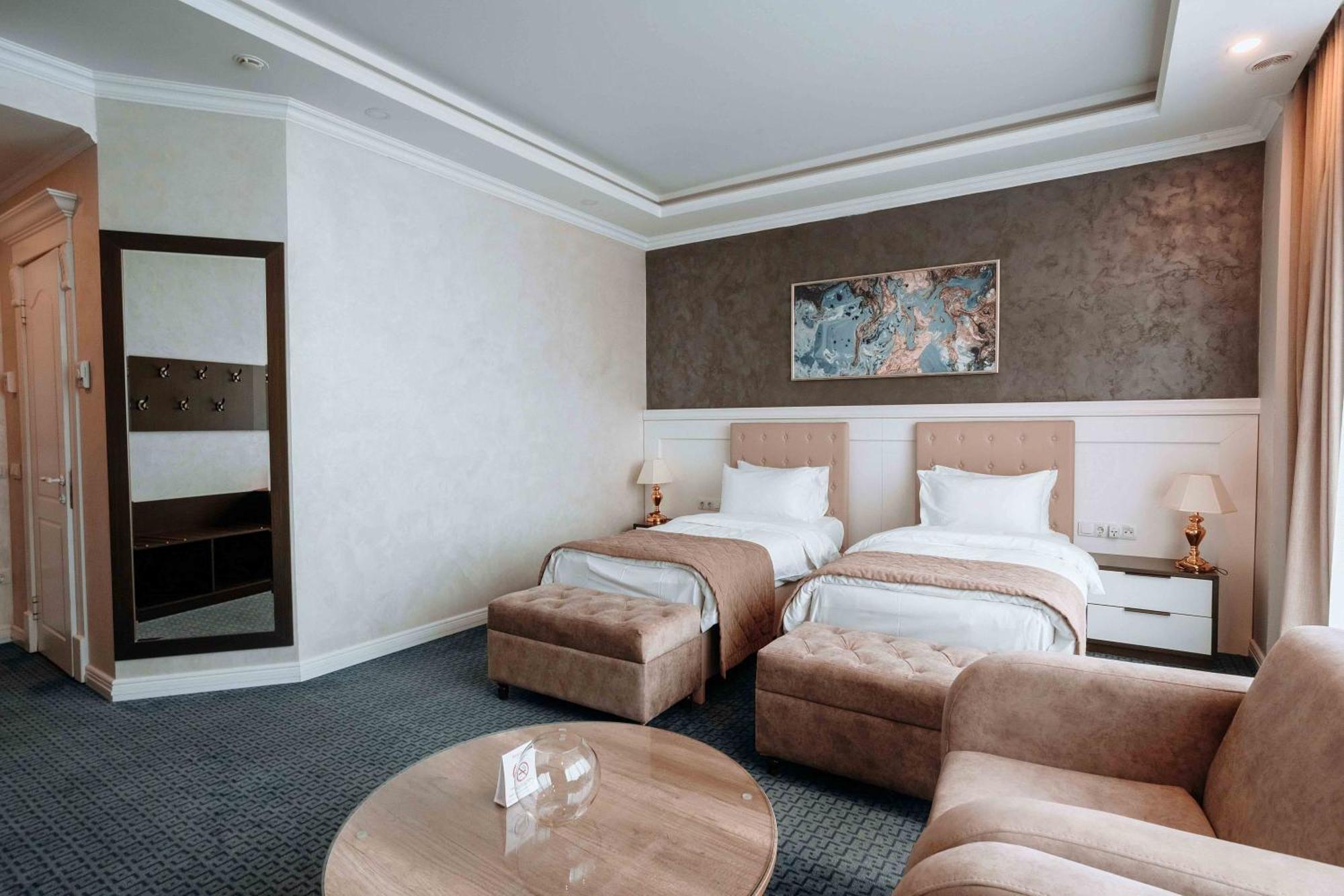Ramada By Wyndham Shymkent Hotell Eksteriør bilde