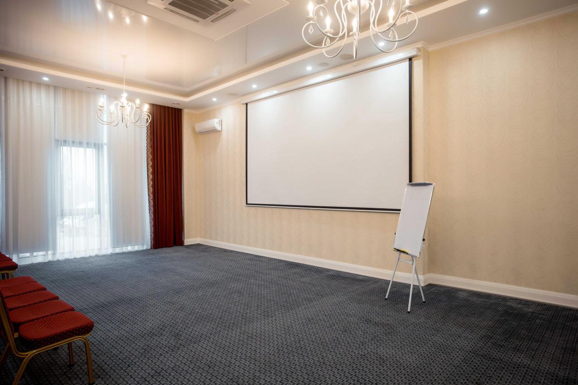 Ramada By Wyndham Shymkent Hotell Eksteriør bilde