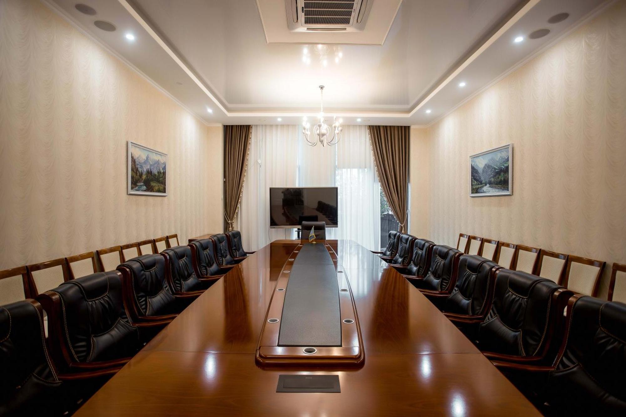 Ramada By Wyndham Shymkent Hotell Eksteriør bilde