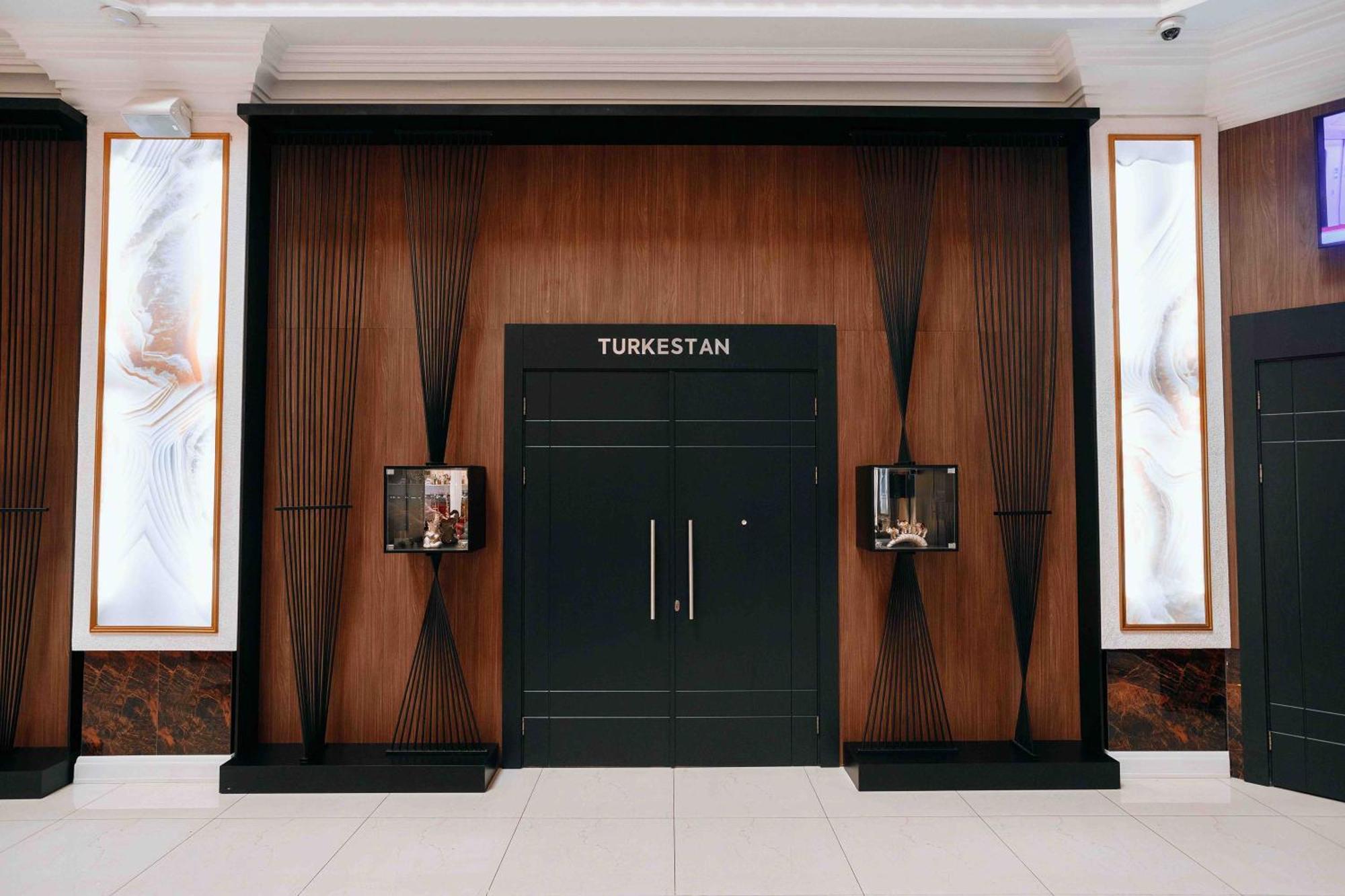 Ramada By Wyndham Shymkent Hotell Eksteriør bilde