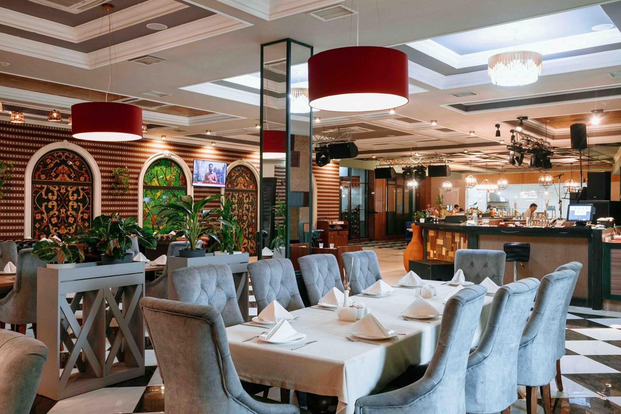 Ramada By Wyndham Shymkent Hotell Eksteriør bilde