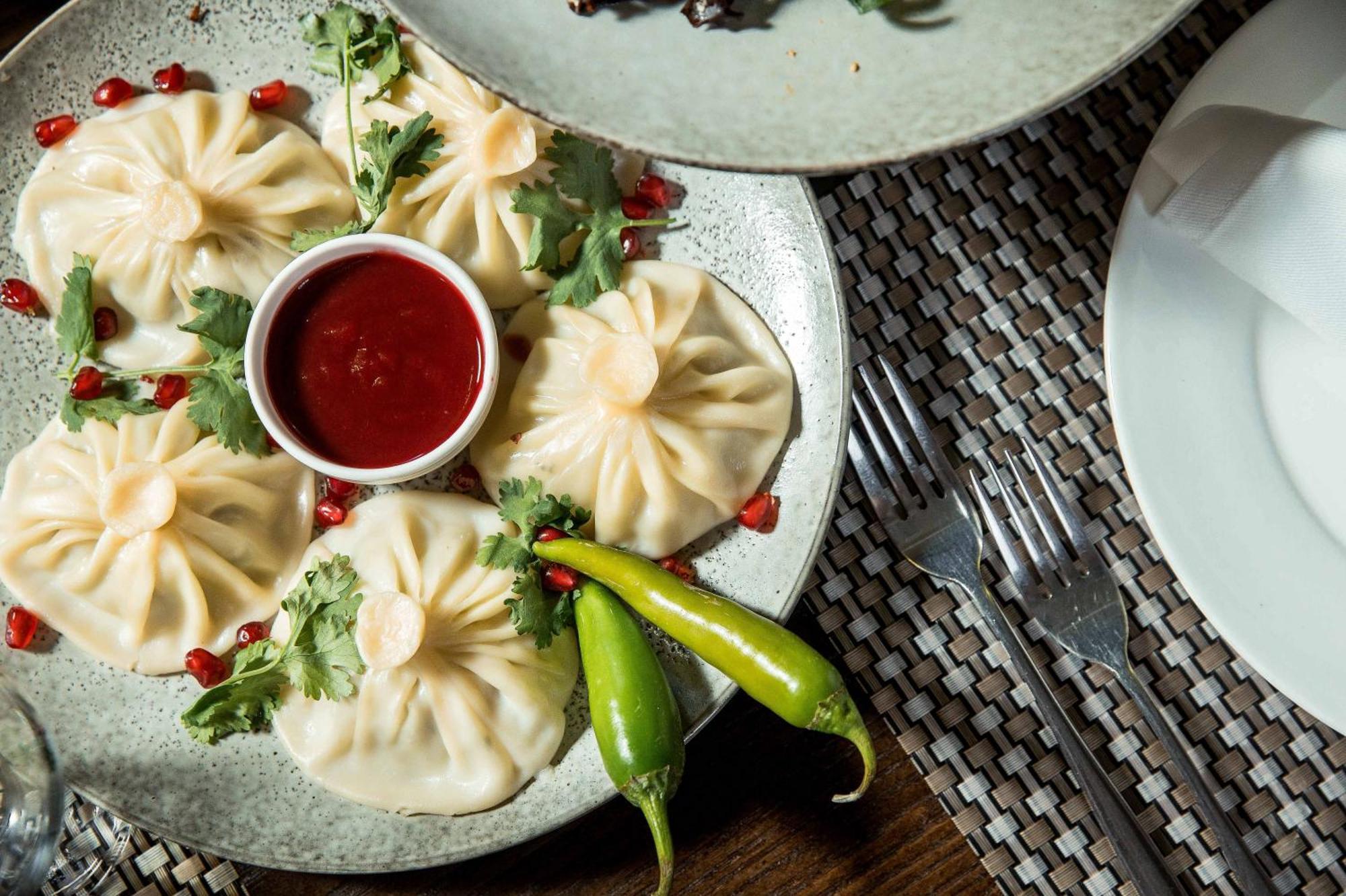 Ramada By Wyndham Shymkent Hotell Eksteriør bilde