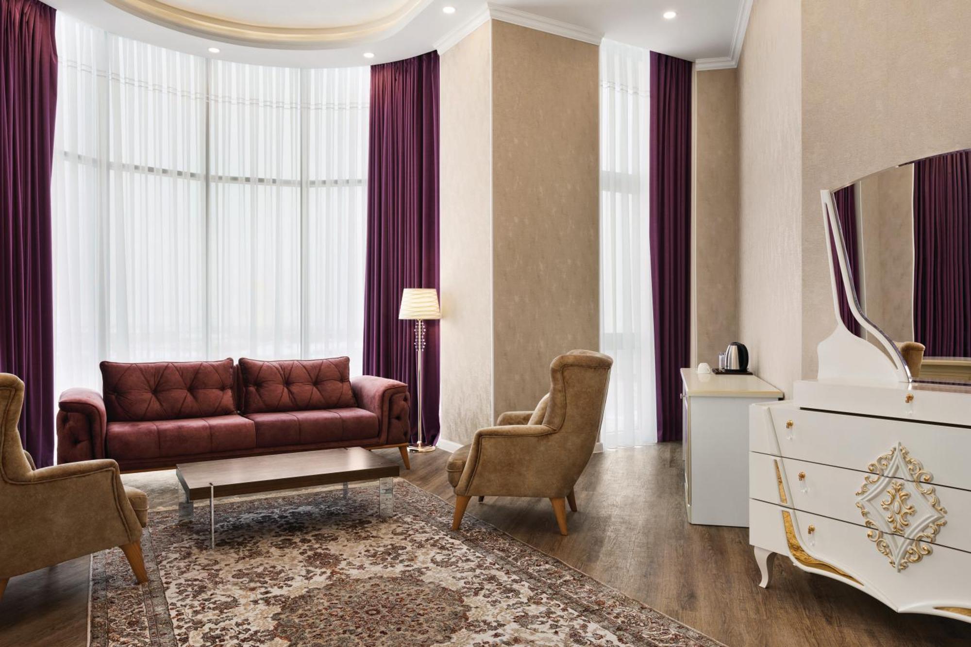 Ramada By Wyndham Shymkent Hotell Eksteriør bilde