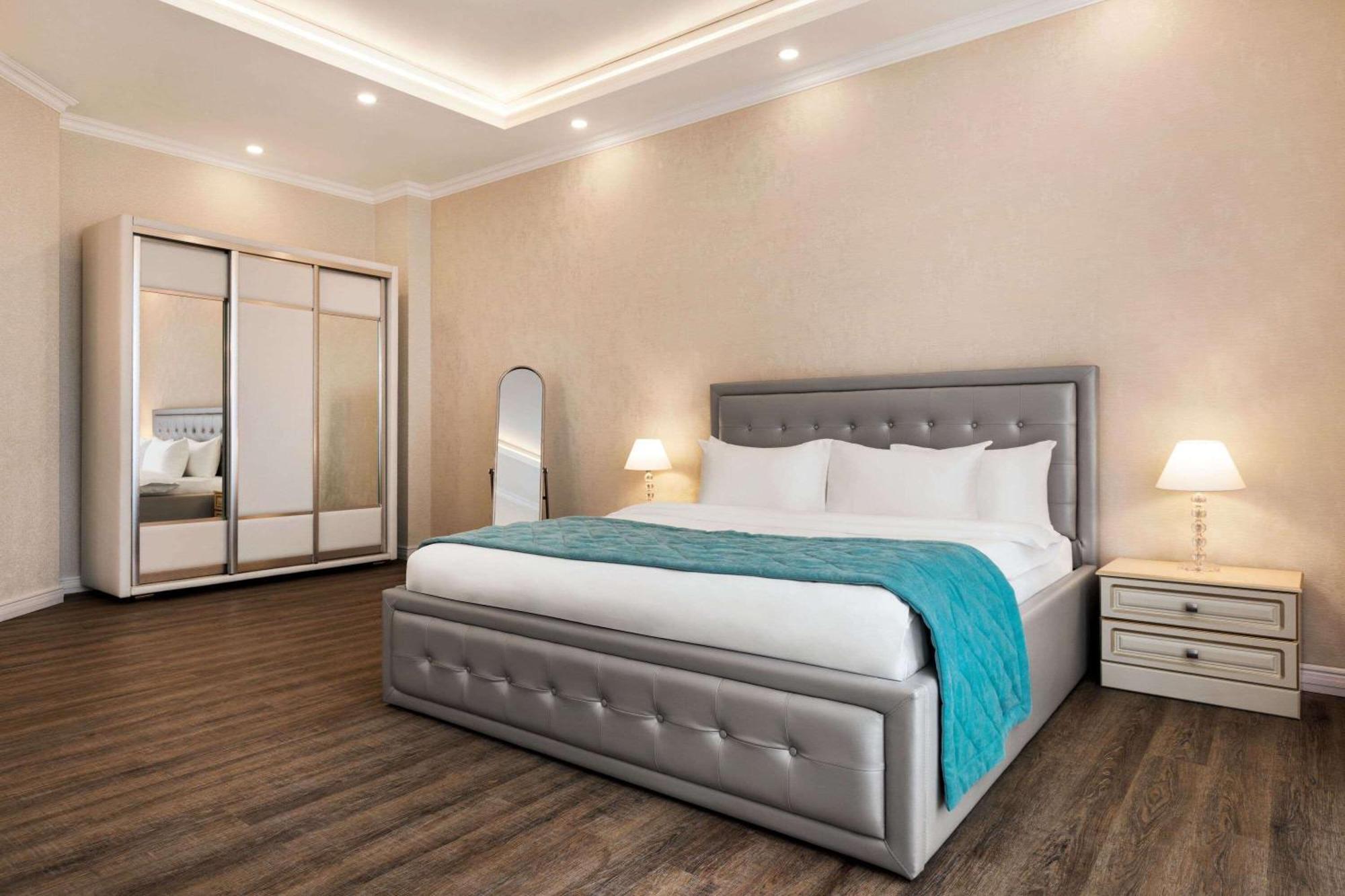 Ramada By Wyndham Shymkent Hotell Eksteriør bilde