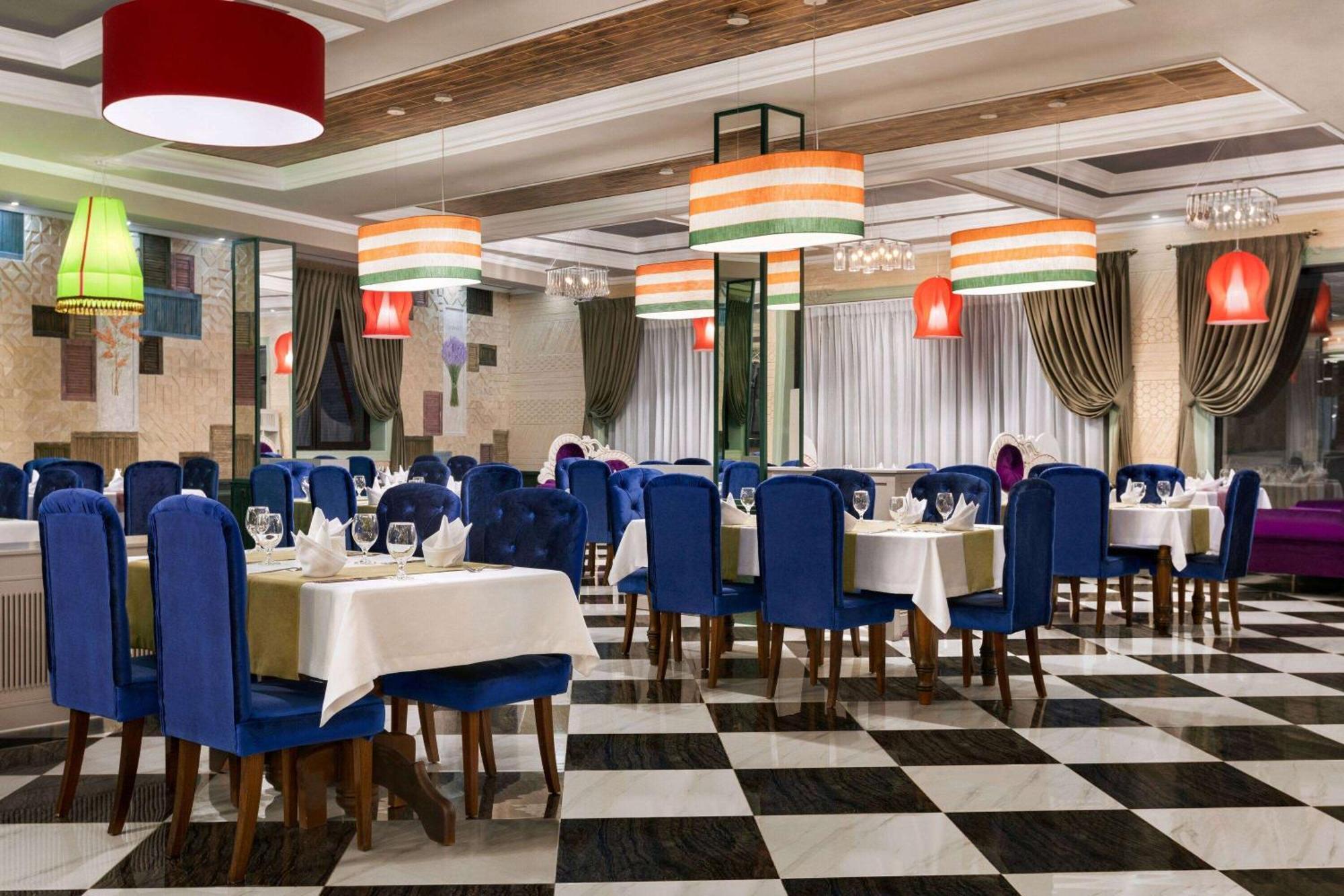 Ramada By Wyndham Shymkent Hotell Eksteriør bilde