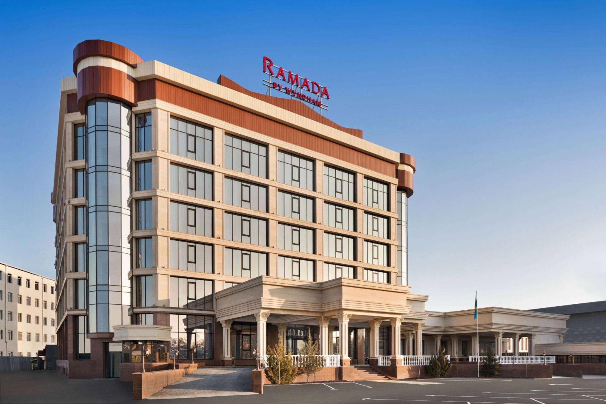 Ramada By Wyndham Shymkent Hotell Eksteriør bilde