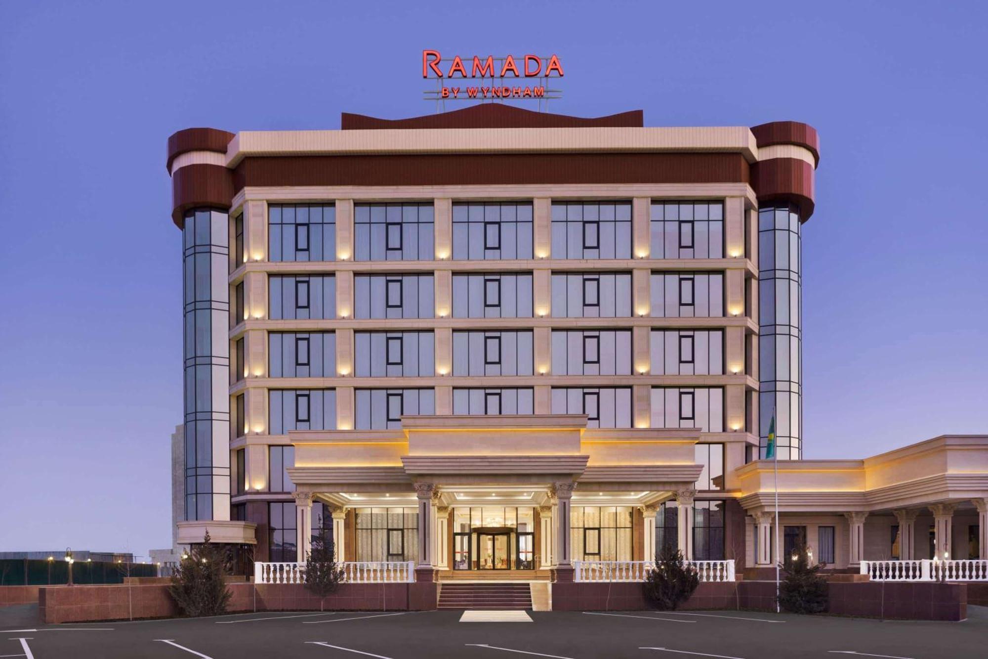 Ramada By Wyndham Shymkent Hotell Eksteriør bilde