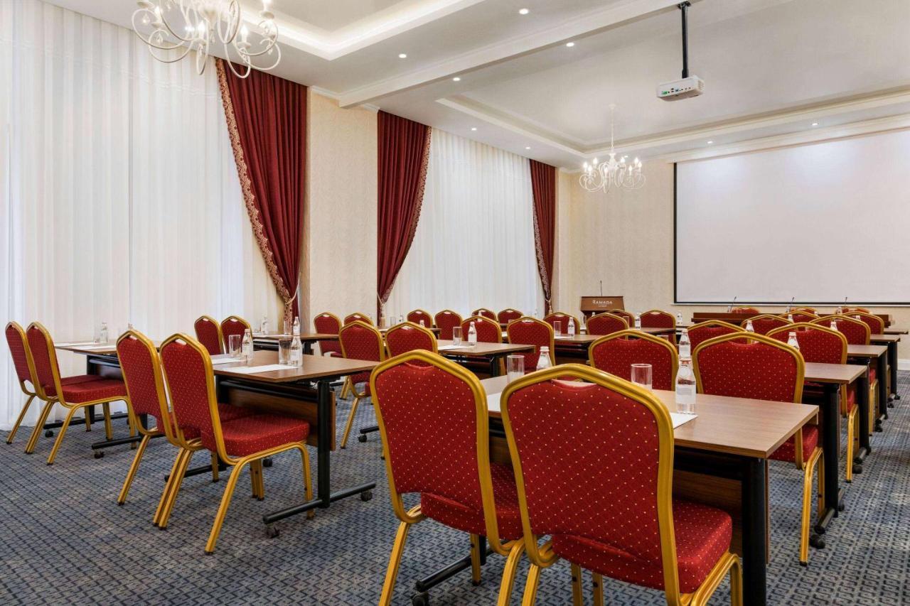 Ramada By Wyndham Shymkent Hotell Eksteriør bilde